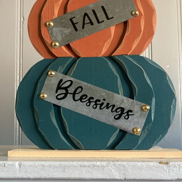 BNWT- Metal- Fall Blessings- Triple Stacked Carved Wood Pumpkins Sign w/ Base - Picture 9 of 17